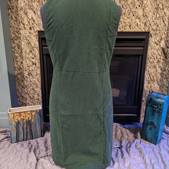 Double-Breasted Green Sleeveless Dress - Picture 2 of 6